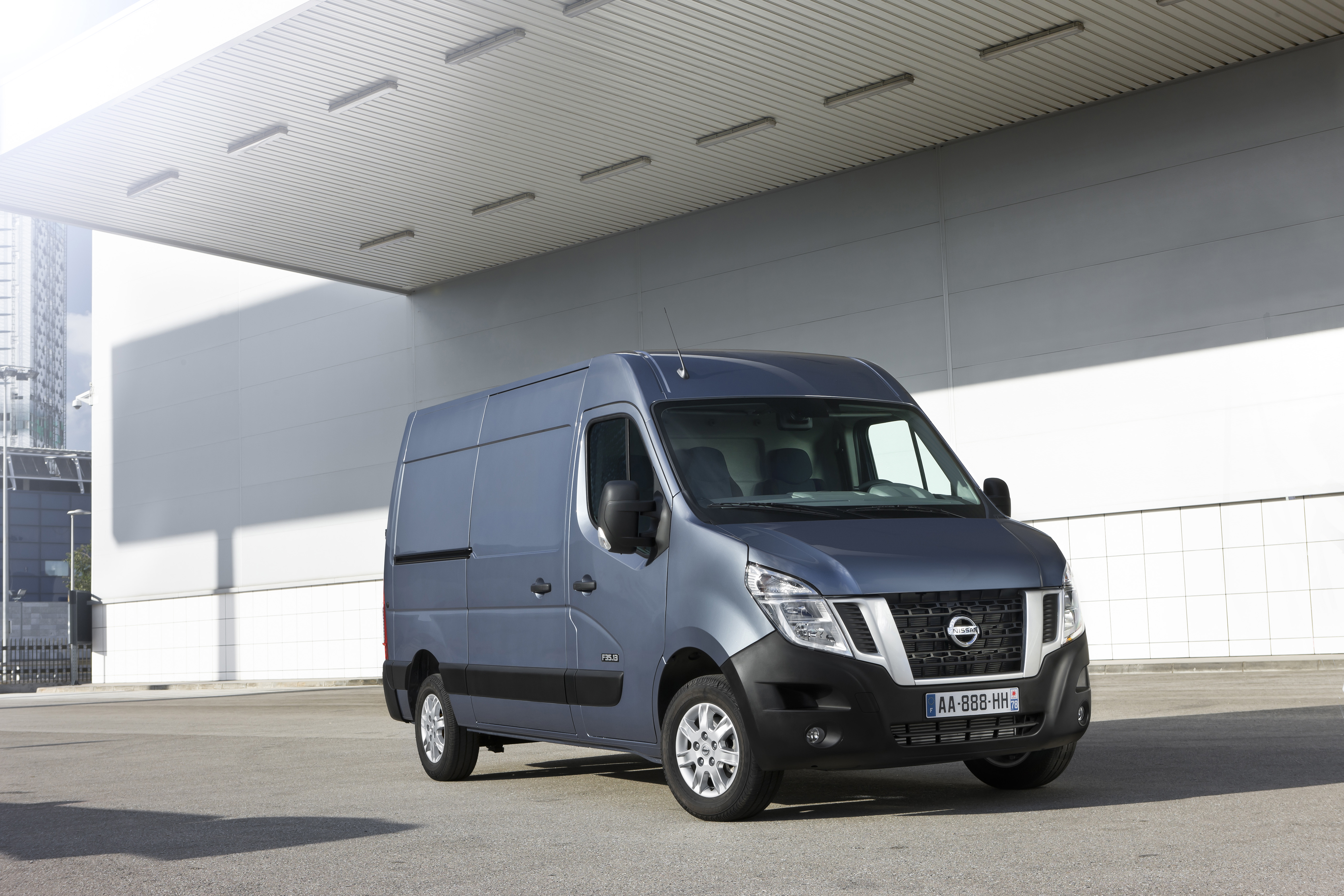 Nissan NV400 2015 model unveiled 