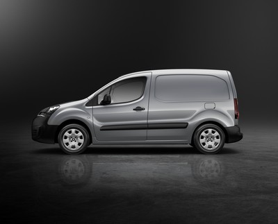 New Peugeot Partner van debuts at the Commercial Vehicle Show-64578