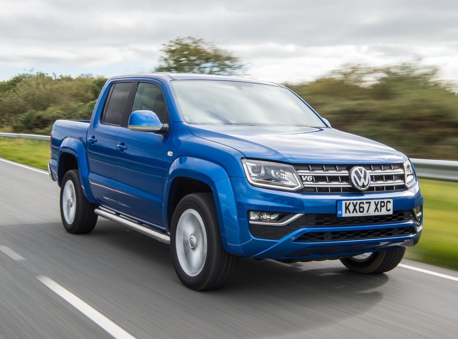 VW Amarok 2020 сзади